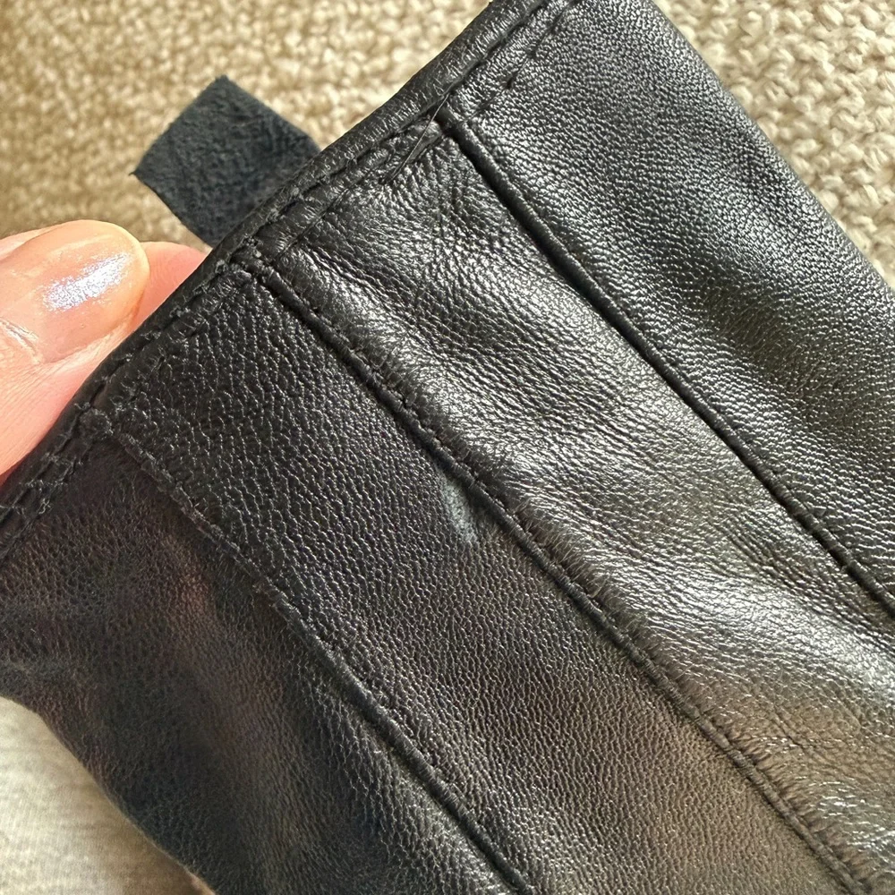 Black faux leather gloves